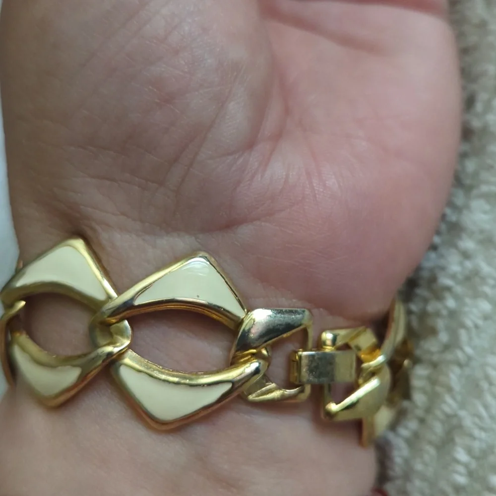 ~ Bracelet - Picture 2 of 8